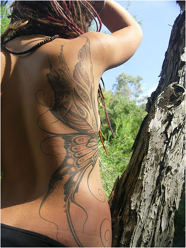 fed sommerfugle tattoo på hele siden