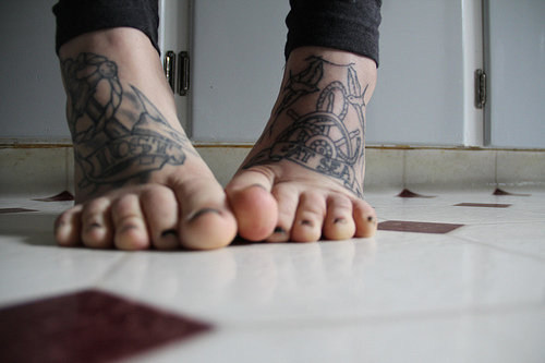 tattoo på begge fødder i sort